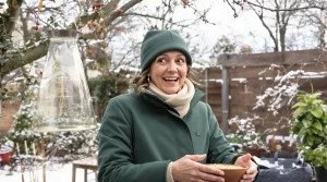 Depuis que j’ai planté cette plante, les oiseaux boudent mes mangeoires : ce détail a tout changé dans mon jardin d’hiver